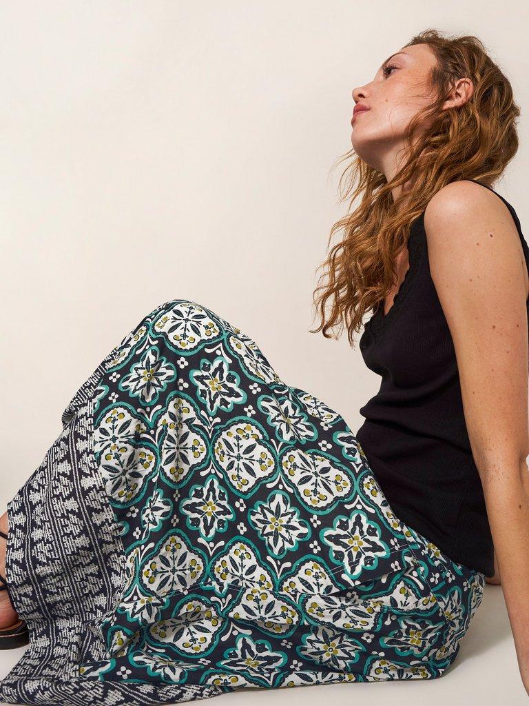 Charlotte Cotton Midi Skirt in BLK MLT - LIFESTYLE